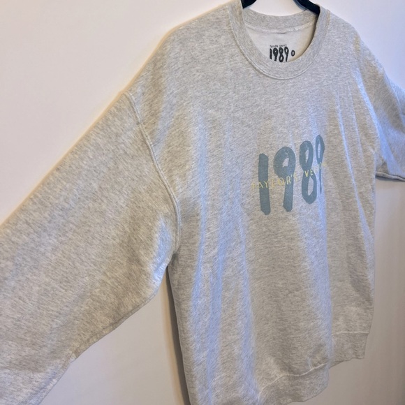 Taylor Swift official merch taylors version 1989 Crewneck Sweater size Medium - Picture 4 of 8
